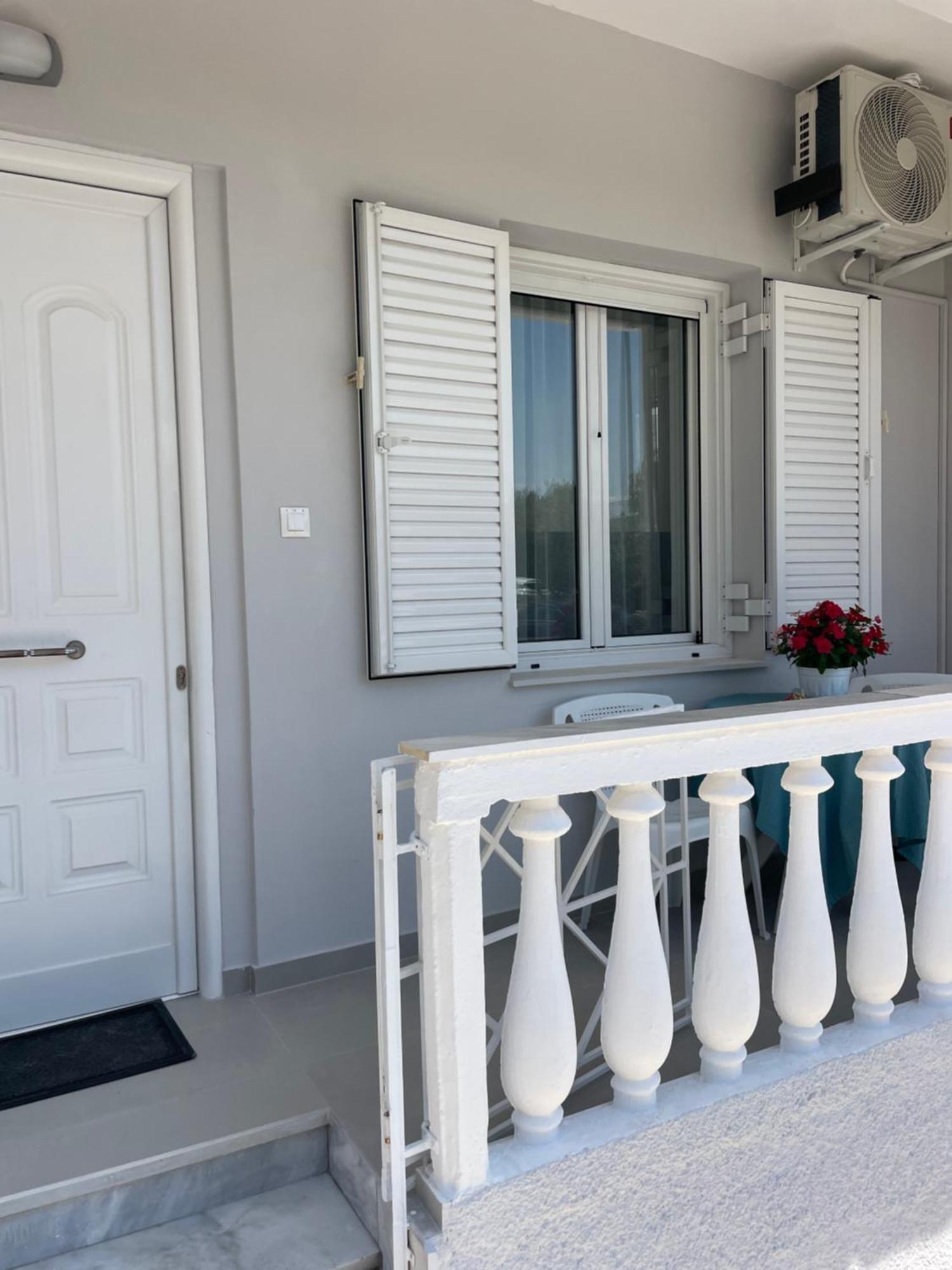 Kyma Luxury Suite Kiáton Eksteriør bilde